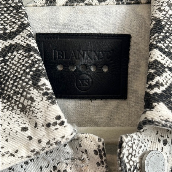 BLANK NYC NWOT Women's Oversized Snake Print Denim Jean Jacket, Size XS - Picture 2 of 10